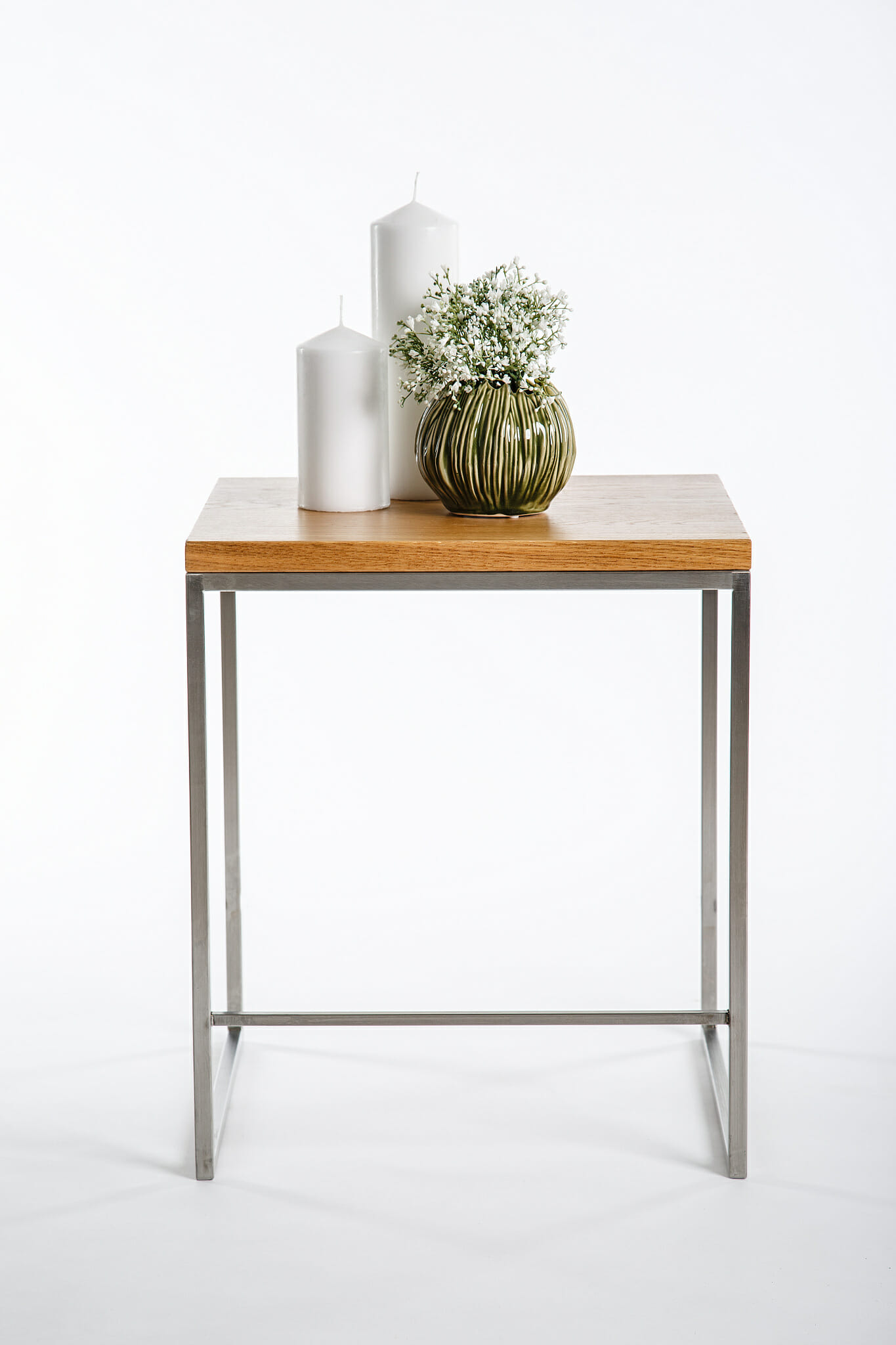Saffron beds - Table (floor standing) bt1 with decorative elements